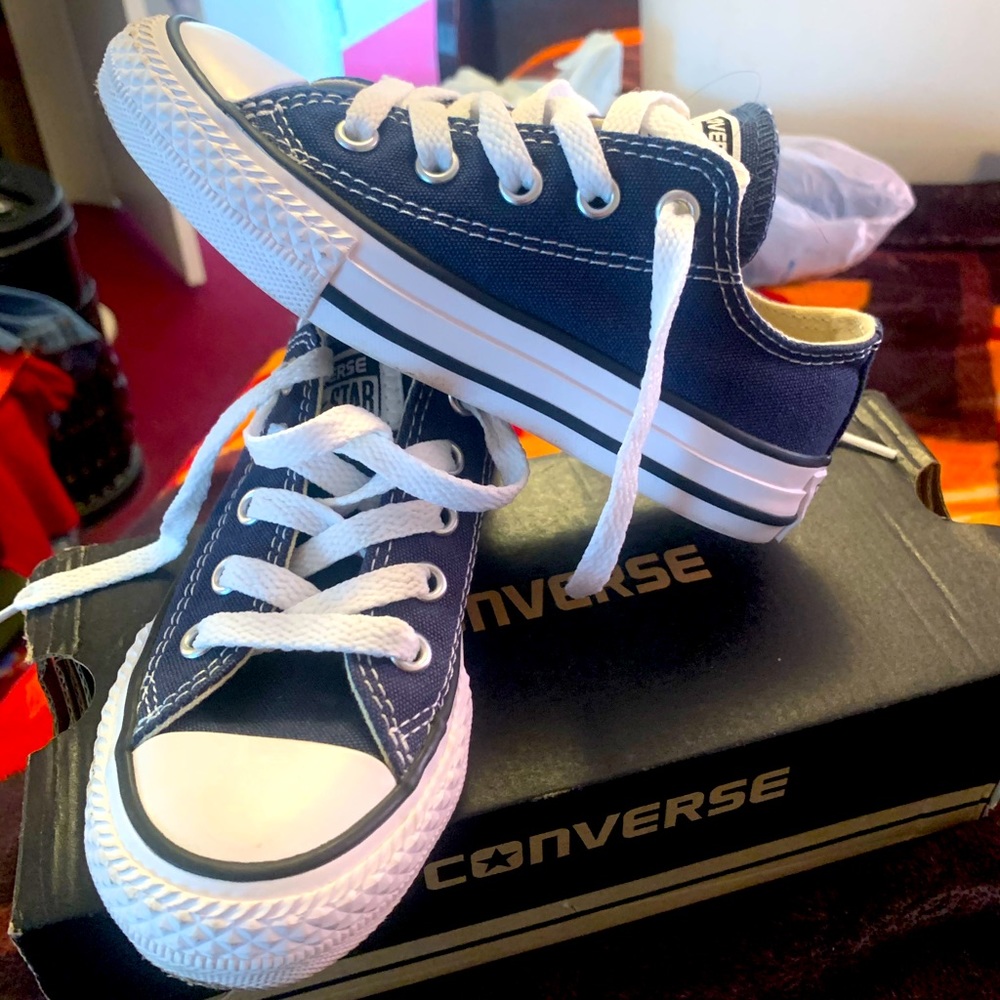10.5 boys youth converses only worn twice
